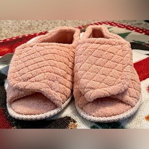 Muk Luks Spa Slippers NWT